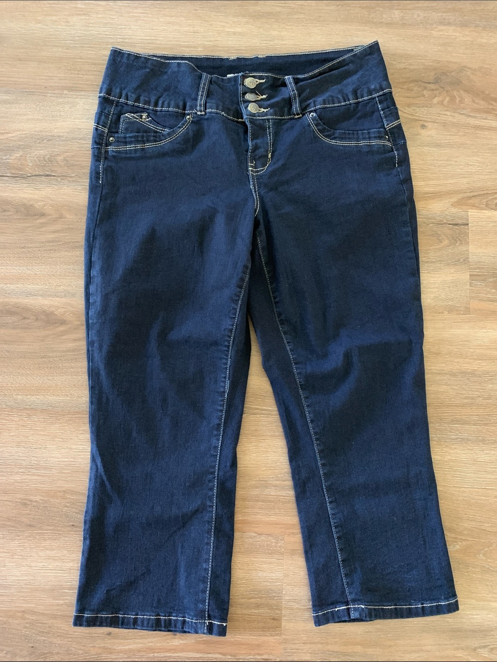 {Royalty For Me} NEW Dark Wash Capris
